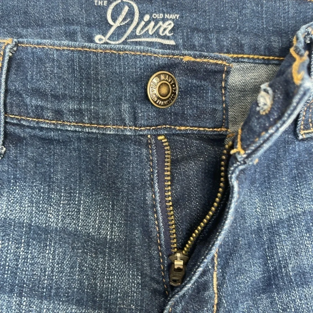 Old Navy Blue Jean Denim Bermuda Shorts with Cuffed Hem Size 4 Summer - Picture 6 of 10
